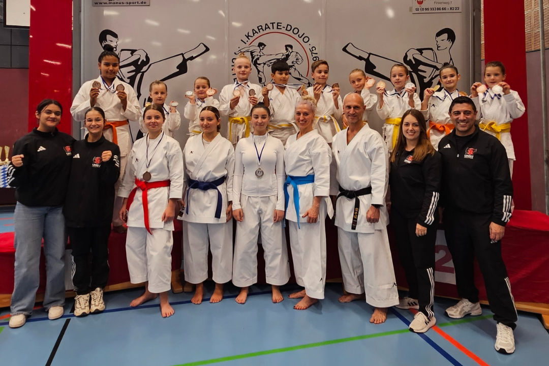 Mehr über den Artikel erfahren Starke Leistungen des SV UNSU Karate Mömlingen bei der offenen Unterfränkischen Meisterschaft und Newcomer Turnier in Ebern