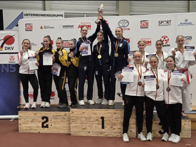 Mehr über den Artikel erfahren Biedemann-Zwillinge erneut Deutsche Karate Meisterinnen